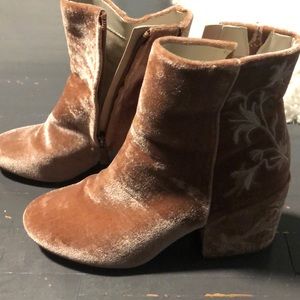 Light pink velvet boots